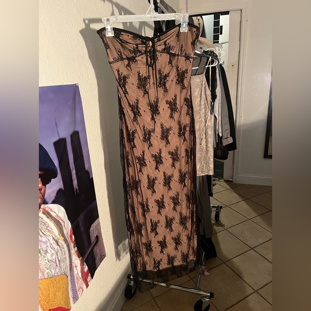 SMALL VINTAGE STRAPLESS BODYCON LACE DRESS